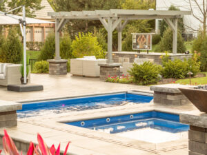 swimming pool contractor Walworth WI